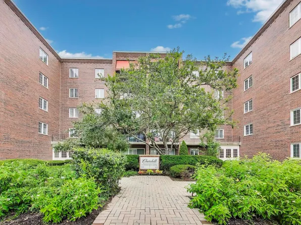 519 N Main St APT 4EN, Glen Ellyn, IL 60137