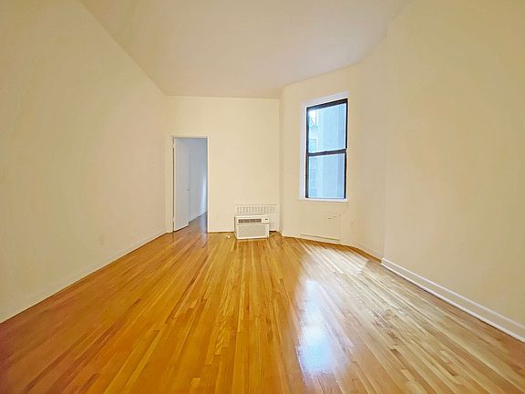 3rd image of 437 W 48th St APT 4C