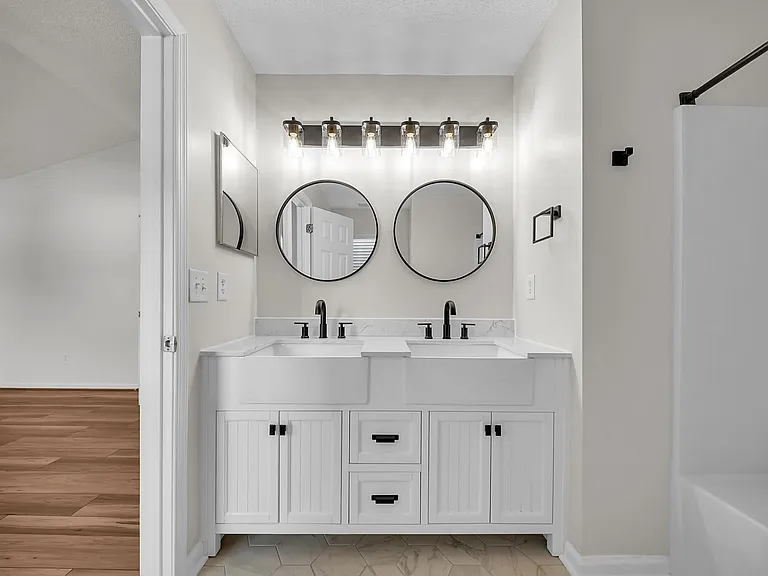 408 Holmes Blvd — Photo 38