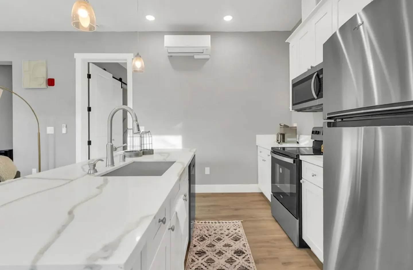 1 bed, 710 sqft, $2,650 — Photo 3
