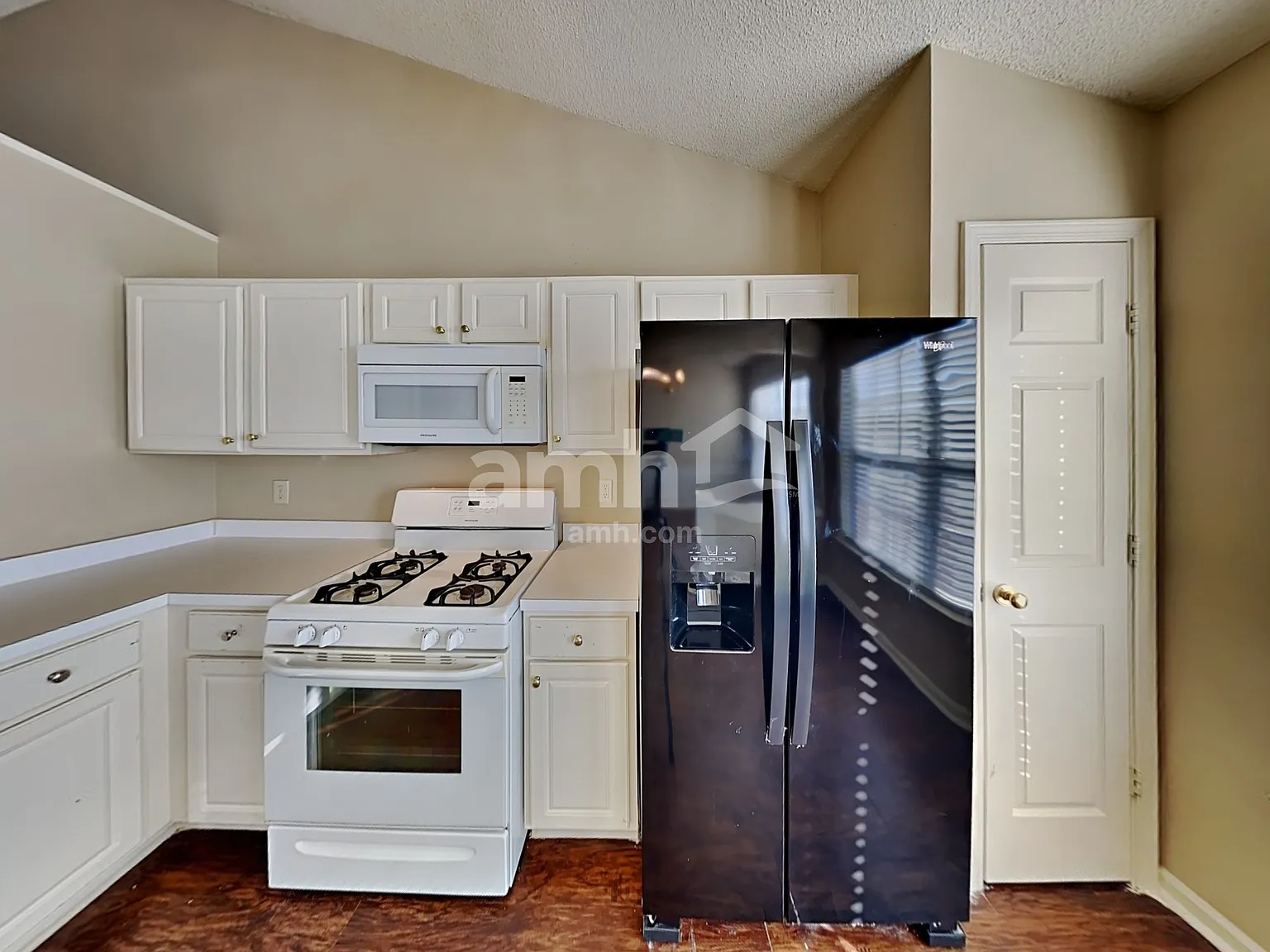 4 bed, 3.0 bath, 1264 sqft, $2,100 — Photo 3
