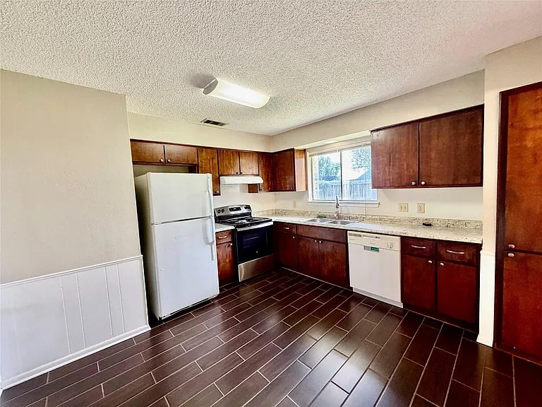 12317 Willow Wild Dr #B — Photo 11