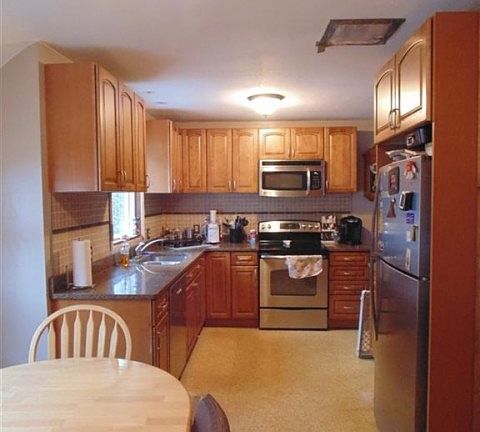 3rd image of 18 Slater Dr