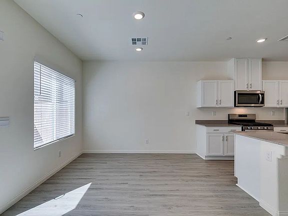 4th image of 4711 Arctic Cliffs Ave