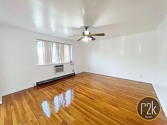 3rd image of 21-30 Hoyt Ave S #3