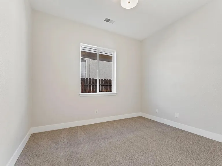 1058 Chip Ct — Photo 18