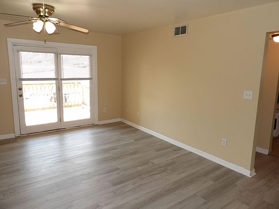 3rd image of 120 Compton Dr #4