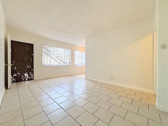 2nd image of 1017 W 95th St APT 4