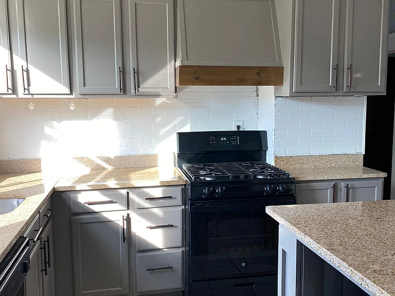 261 Morris St #2 — Photo 16