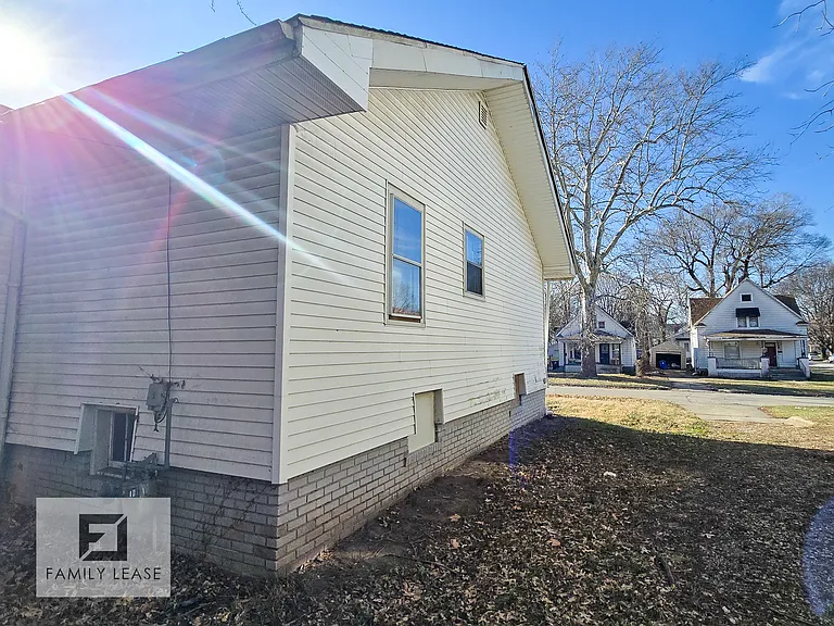 1764 N College St — Photo 18