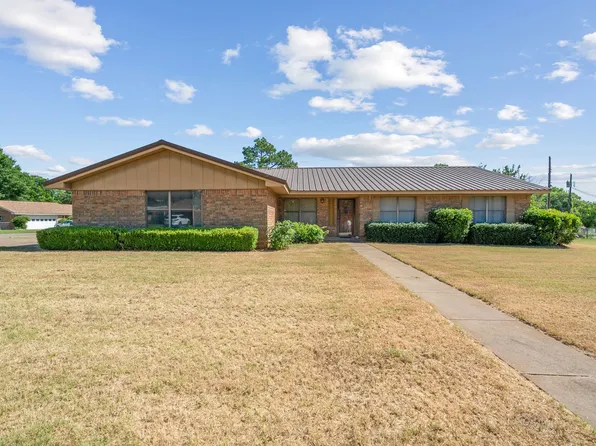 1521 Sheila St, Stephenville, TX 76401