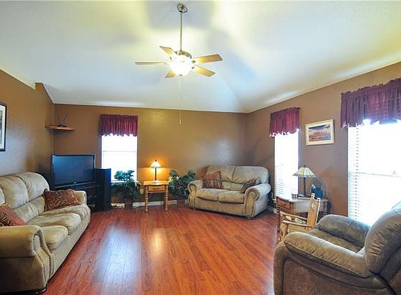 5th image of 1307 Petunia Dr