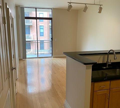 3rd image of 1201 N Garfield St APT 418