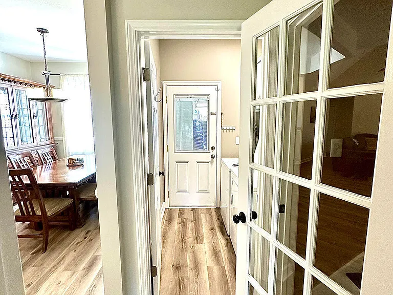 425 N Belvedere Dr — Photo 16