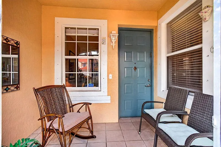 12418 Crystal Pointe Dr — Photo 2
