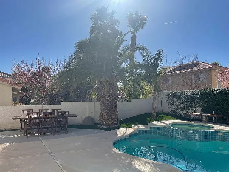 8757 Castle Hill Ave — Photo 49