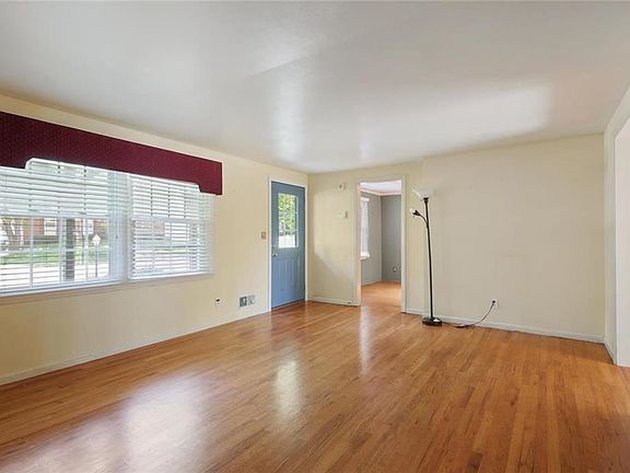 4th image of 9611 Woodson St