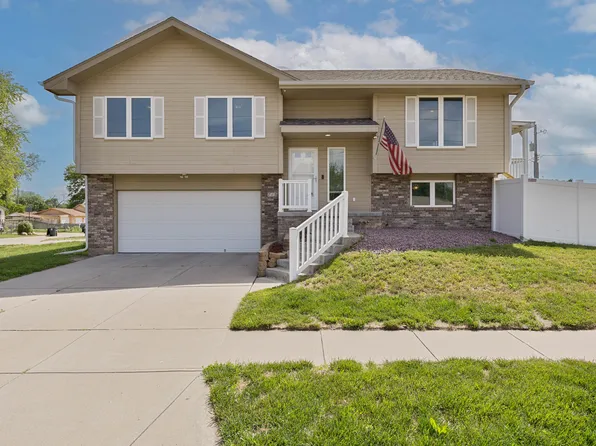 715 N 29th St, Council Bluffs, IA 51501