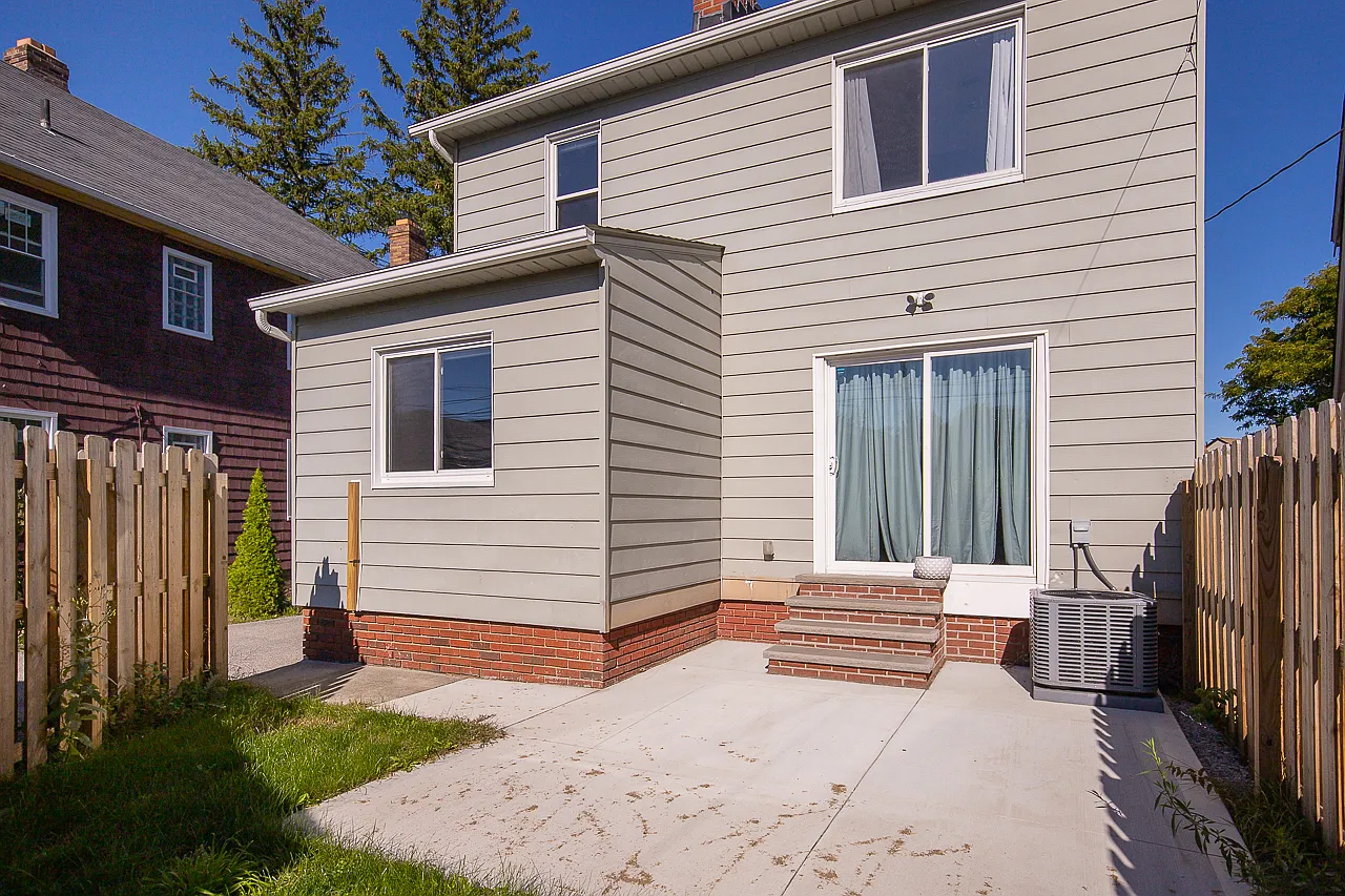 3 bed, 1.5 bath, 2103 sqft, $1,950 — Photo 3
