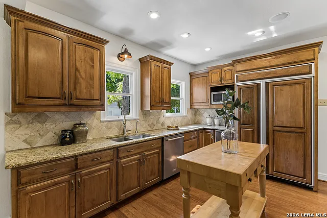 120 Lamont Ave — Photo 9