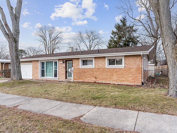 5th image of 312 Somonauk St
