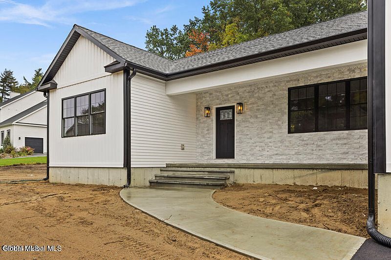 4th image of 222 Briarwood Court