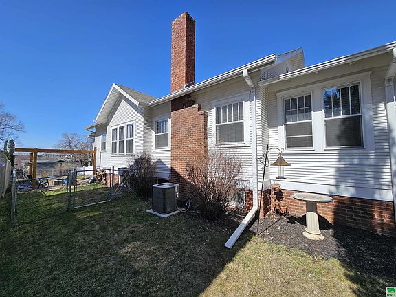 4th image of 3327 Jones St