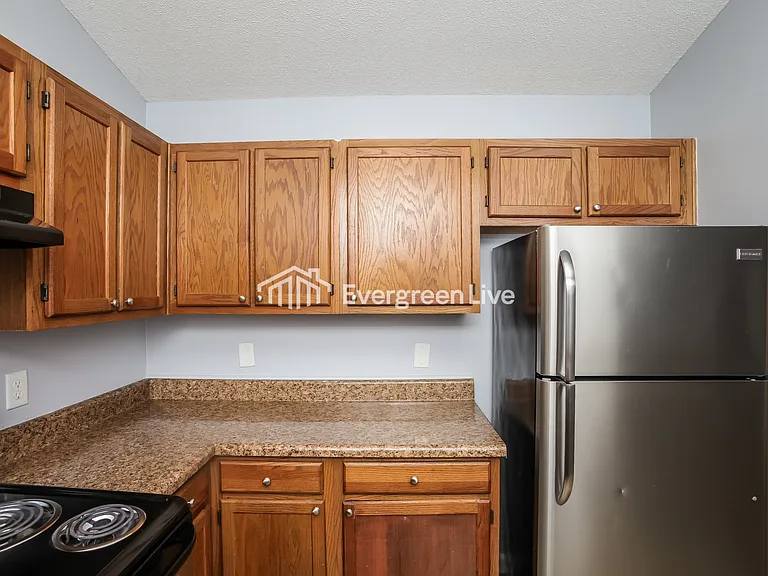 410 Clyde Ct — Photo 6