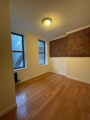 3rd image of 239 Henry St APT 3B