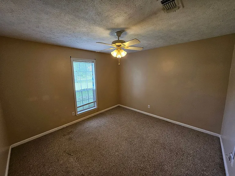 110 Lacey Ln — Photo 9