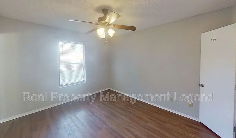 701 S Valentine Dr — Photo 10