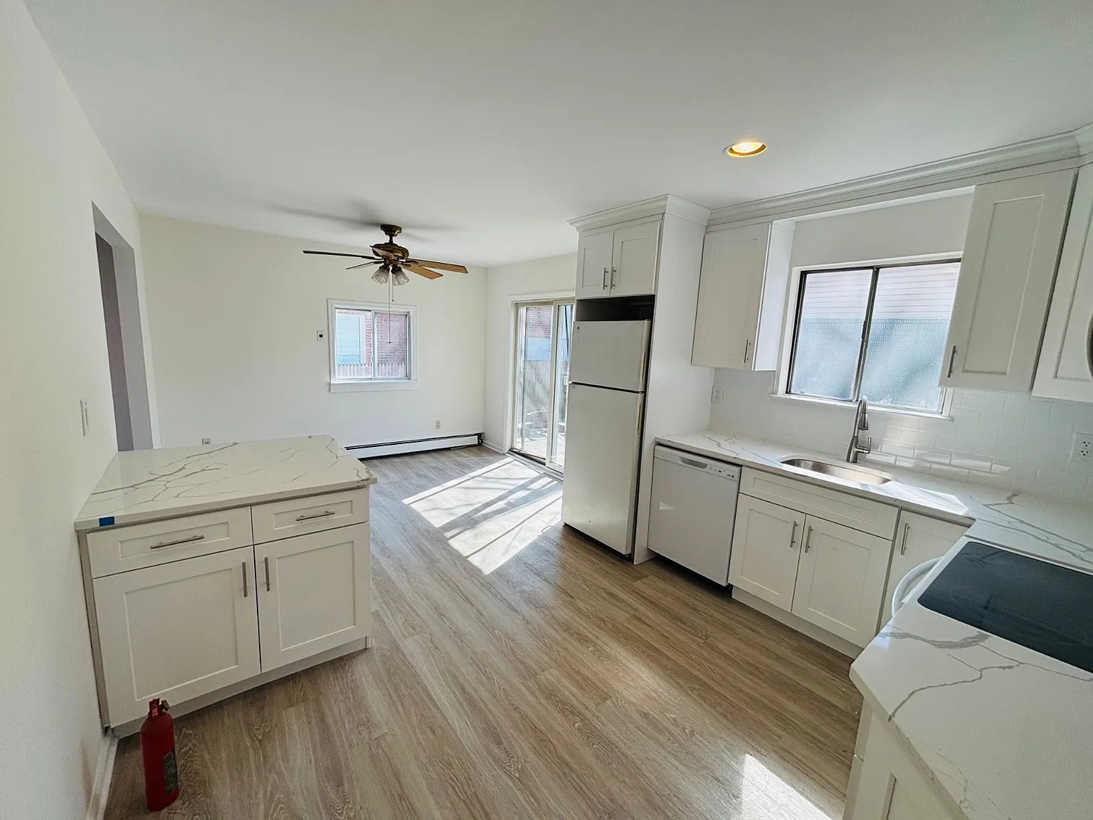 3 bed, 1.0 bath, $3,900 — Photo 2