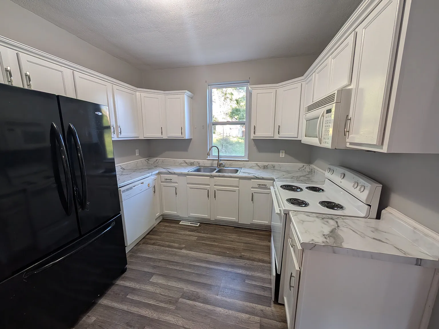 3 bed, 1787 sqft, $1,600 — Photo 2