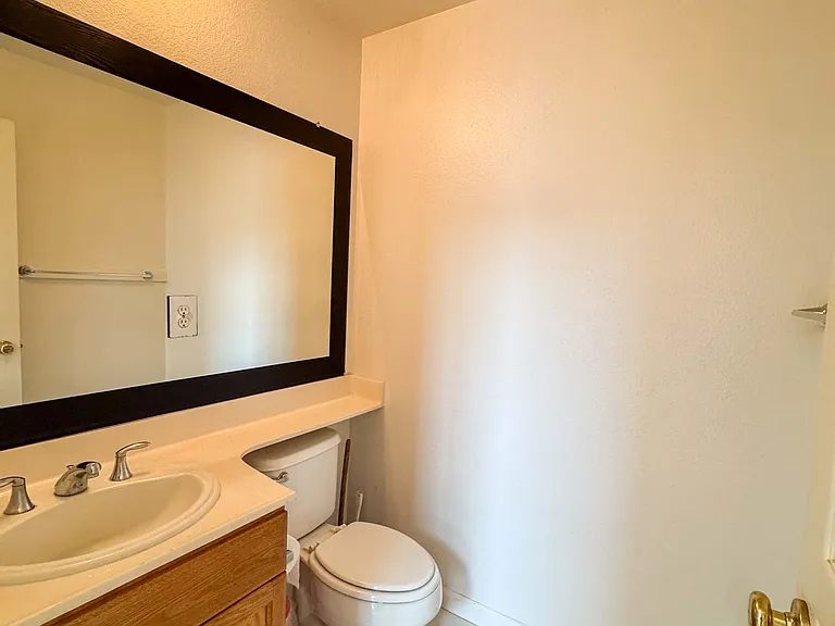 1806 Daniels St — Photo 15