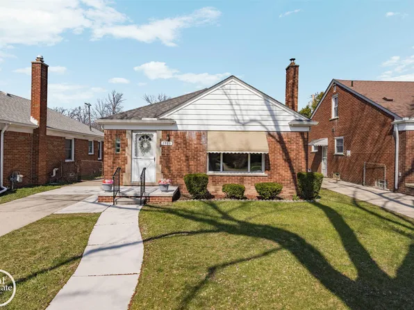 1988 Hollywood Ave, Grosse Pointe Woods, MI 48236