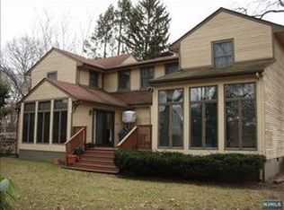 37 Edgewood Dr, Ho Ho Kus, NJ 07423