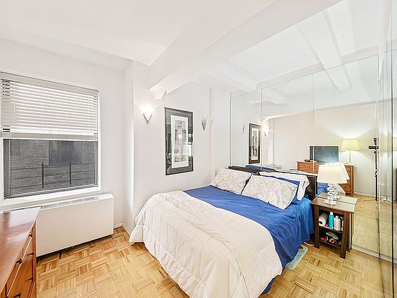 5th image of 150 W 51st St APT 1411