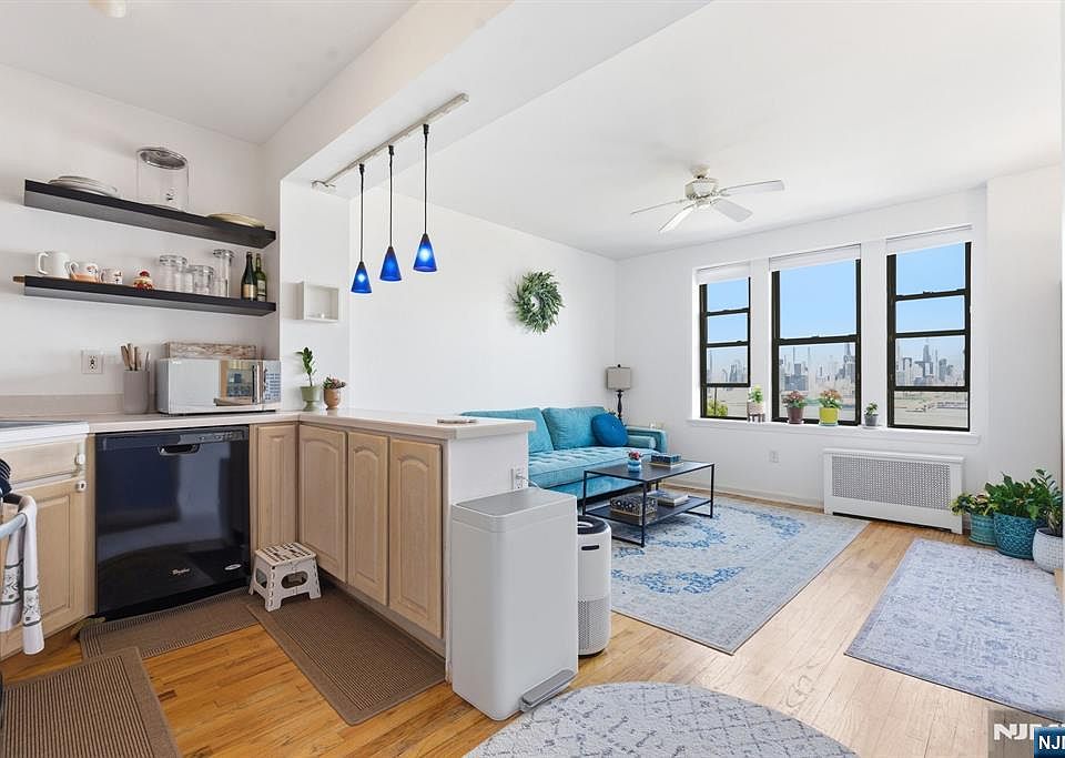 1st image of 883 Boulevard E Blvd #1F