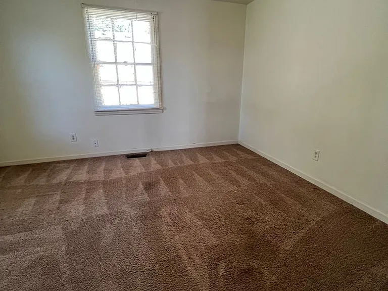 145 Herring St — Photo 5