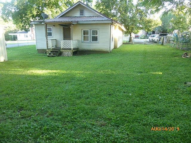 2nd image of 527 Highland Ct