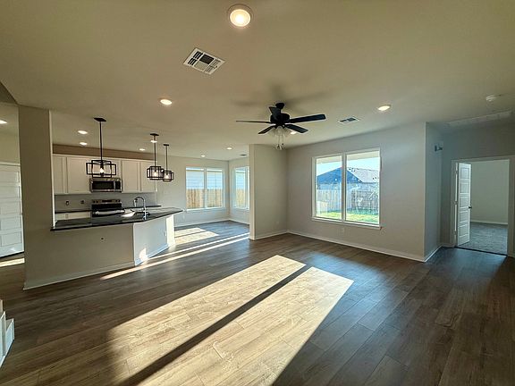 4th image of 4030 Estes Ct