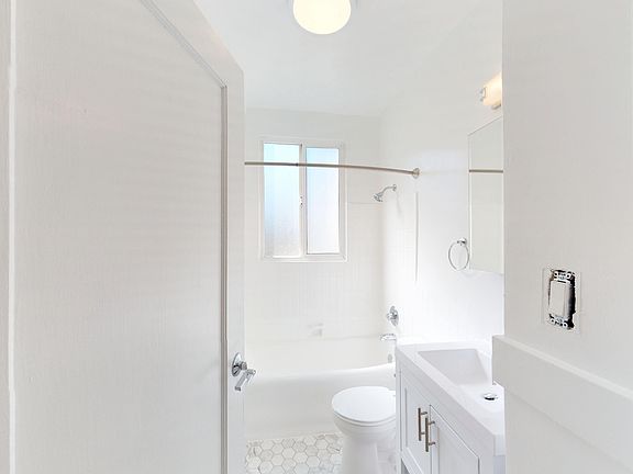 5th image of 2844 Lyon St APT 204