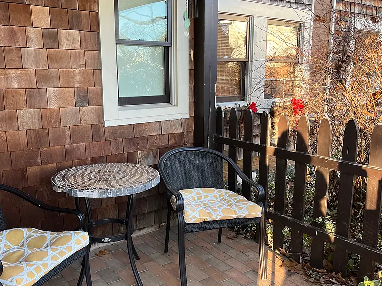147 E Chestnut St #8 — Photo 10