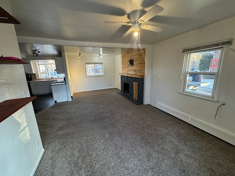 4373 Moore St — Photo 9