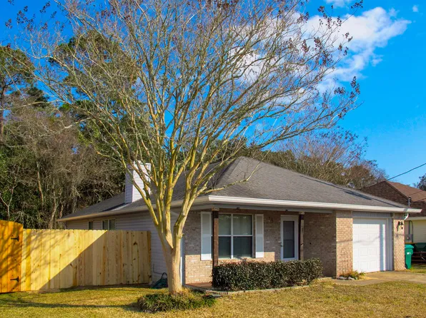 78 Stowe Rd, Mary Esther, FL 32569