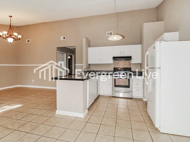 109 Raintree Ln — Photo 5