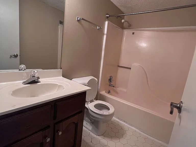 2505 W Broad St #422 — Photo 24