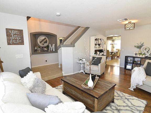 3C_Living Rm to Entry