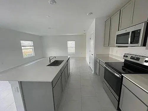 4 bed, 2.5 bath, 1931 sqft, $2,299 — Photo 4