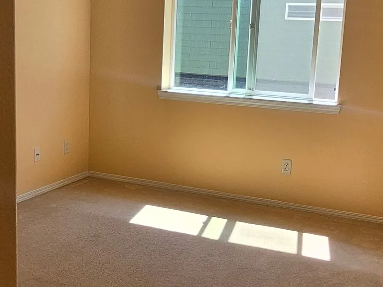 1094 SE Wenlock Ave — Photo 8